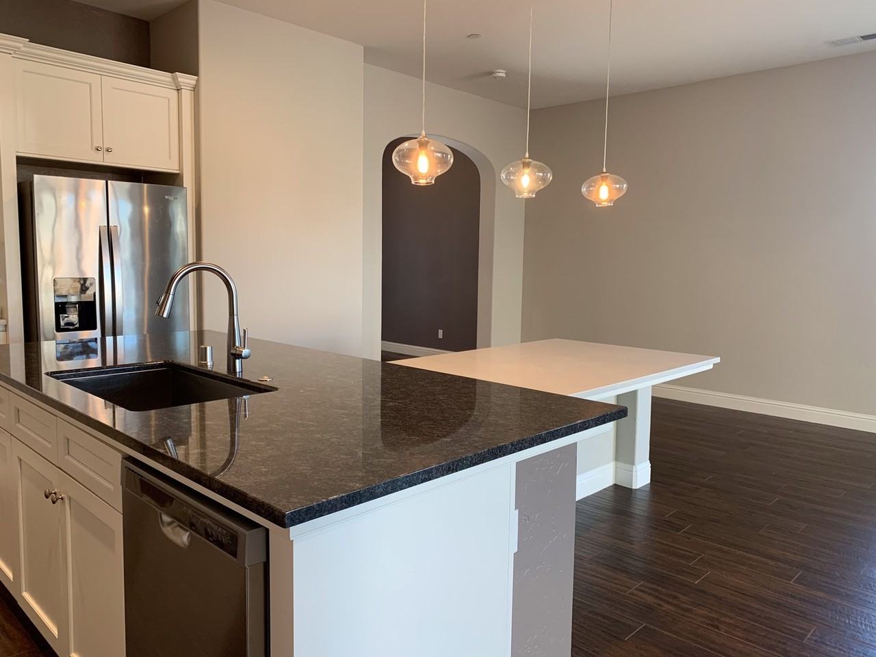 1836 E Bella Rosa Ave - Photo 4 of 8
