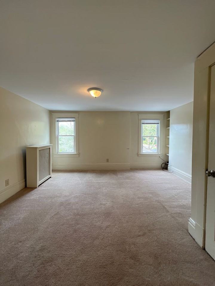 724 W College Ave #3 - Photo 5 of 26
