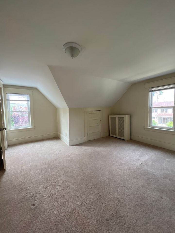 724 W College Ave #3 - Photo 7 of 26