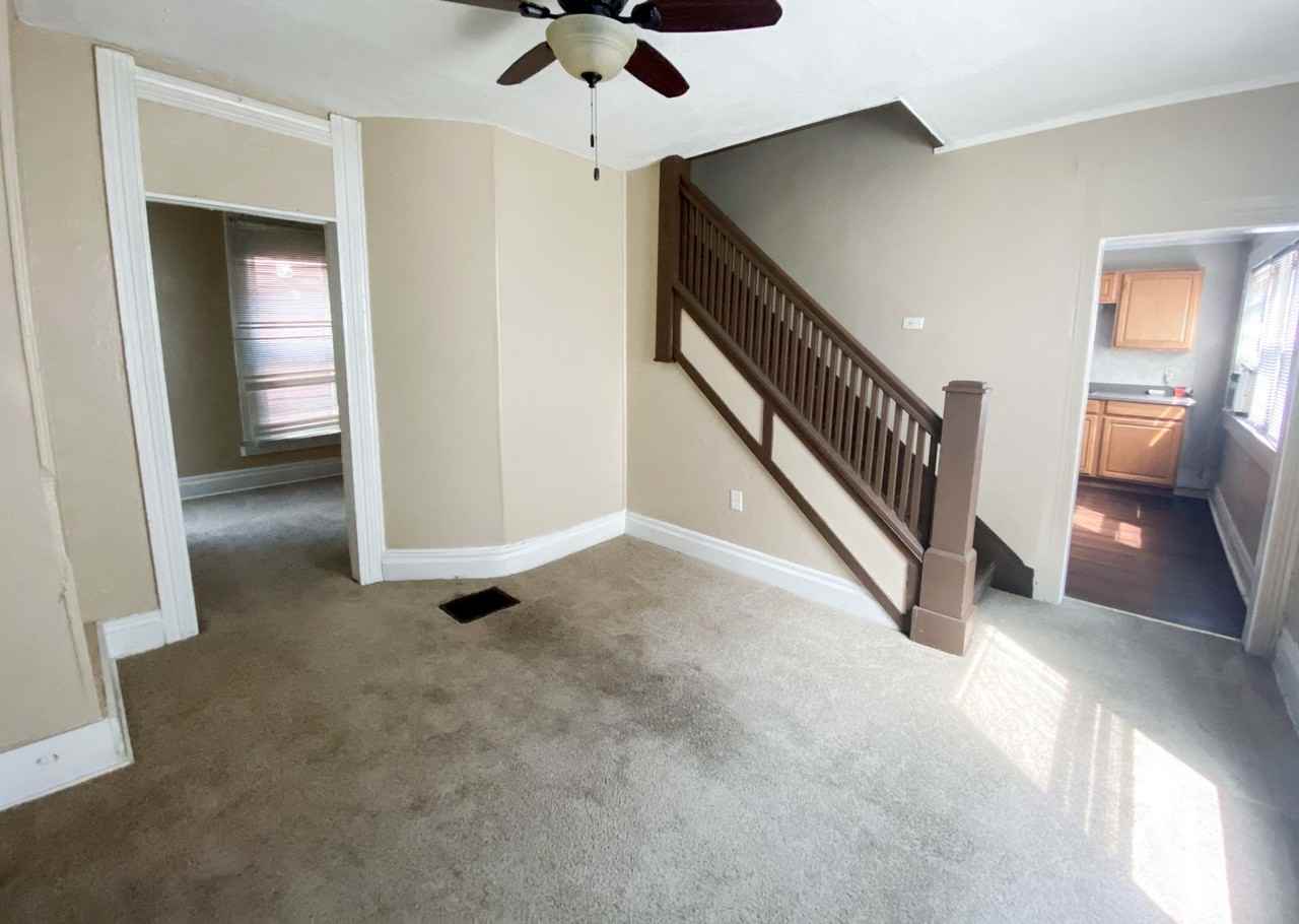 204 W Stadium Ave - Photo 2 of 10