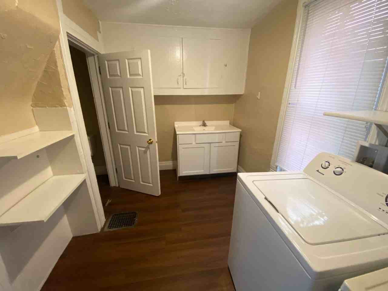 204 W Stadium Ave - Photo 4 of 10