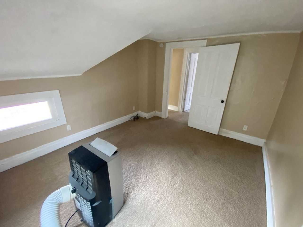 204 W Stadium Ave - Photo 6 of 10