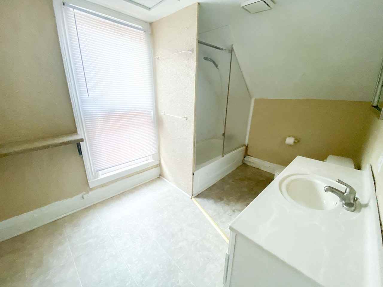 204 W Stadium Ave - Photo 7 of 10