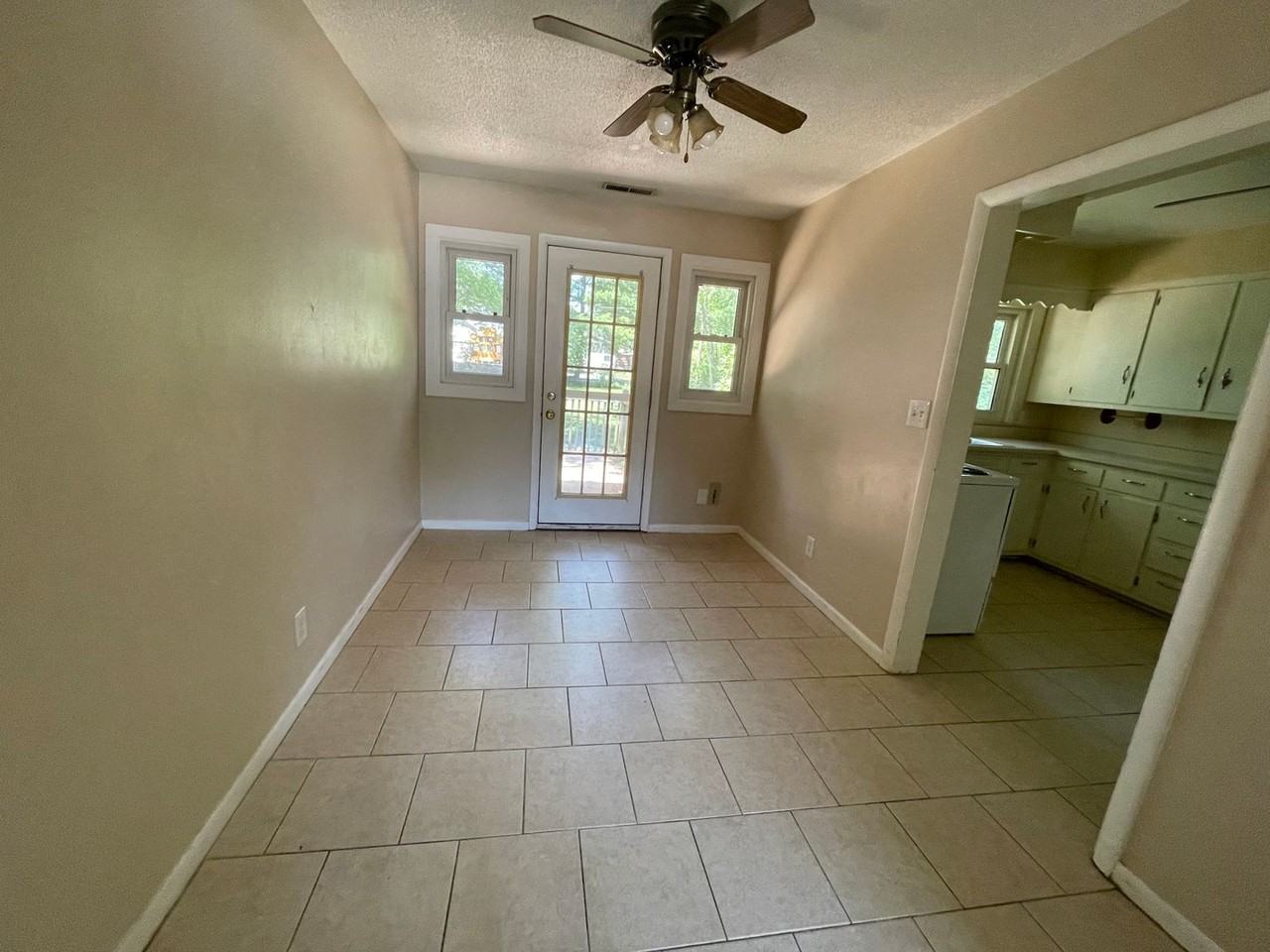 804 Lindberg Rd - Photo 6 of 20