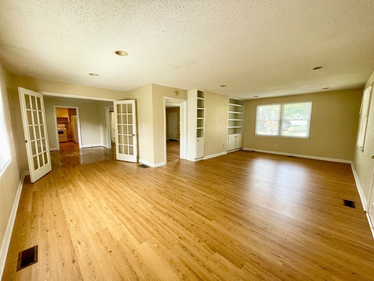 5906 Pine Valley Rd - Photo 4 of 19