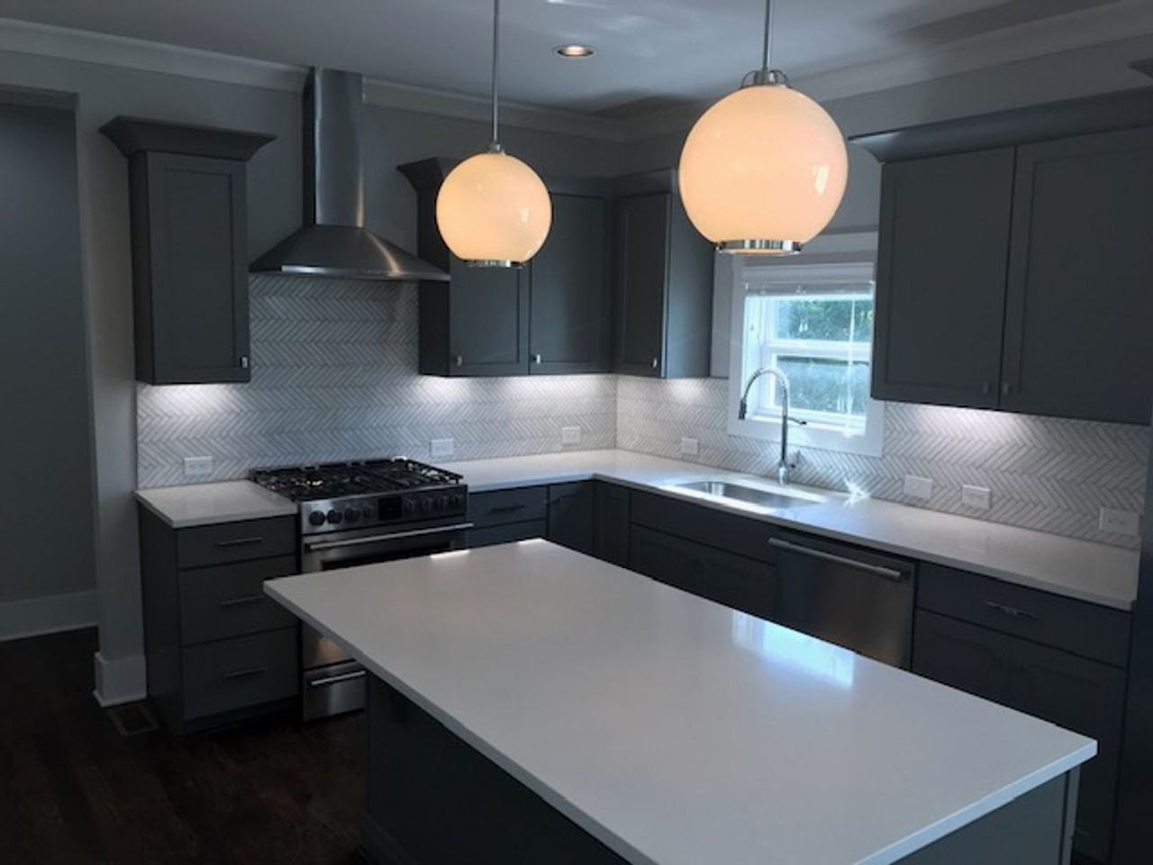 1104A W Grove Ave - Photo 5 of 41