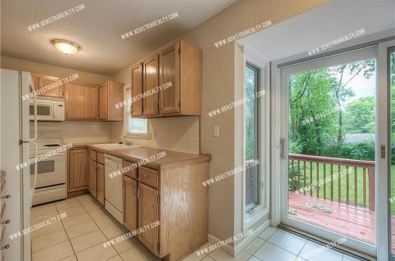 6510 W 83rd St - Photo 7 of 17