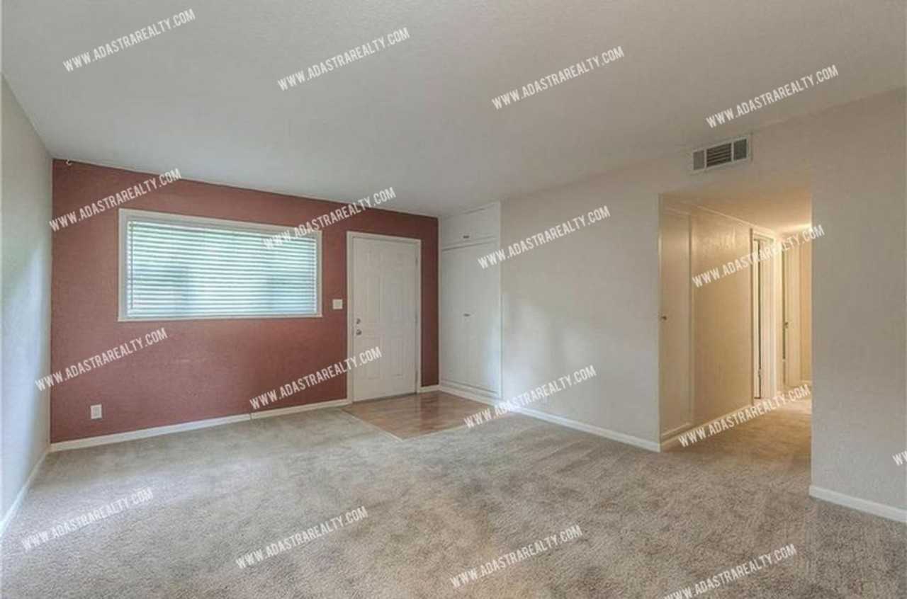 6510 W 83rd St - Photo 5 of 17