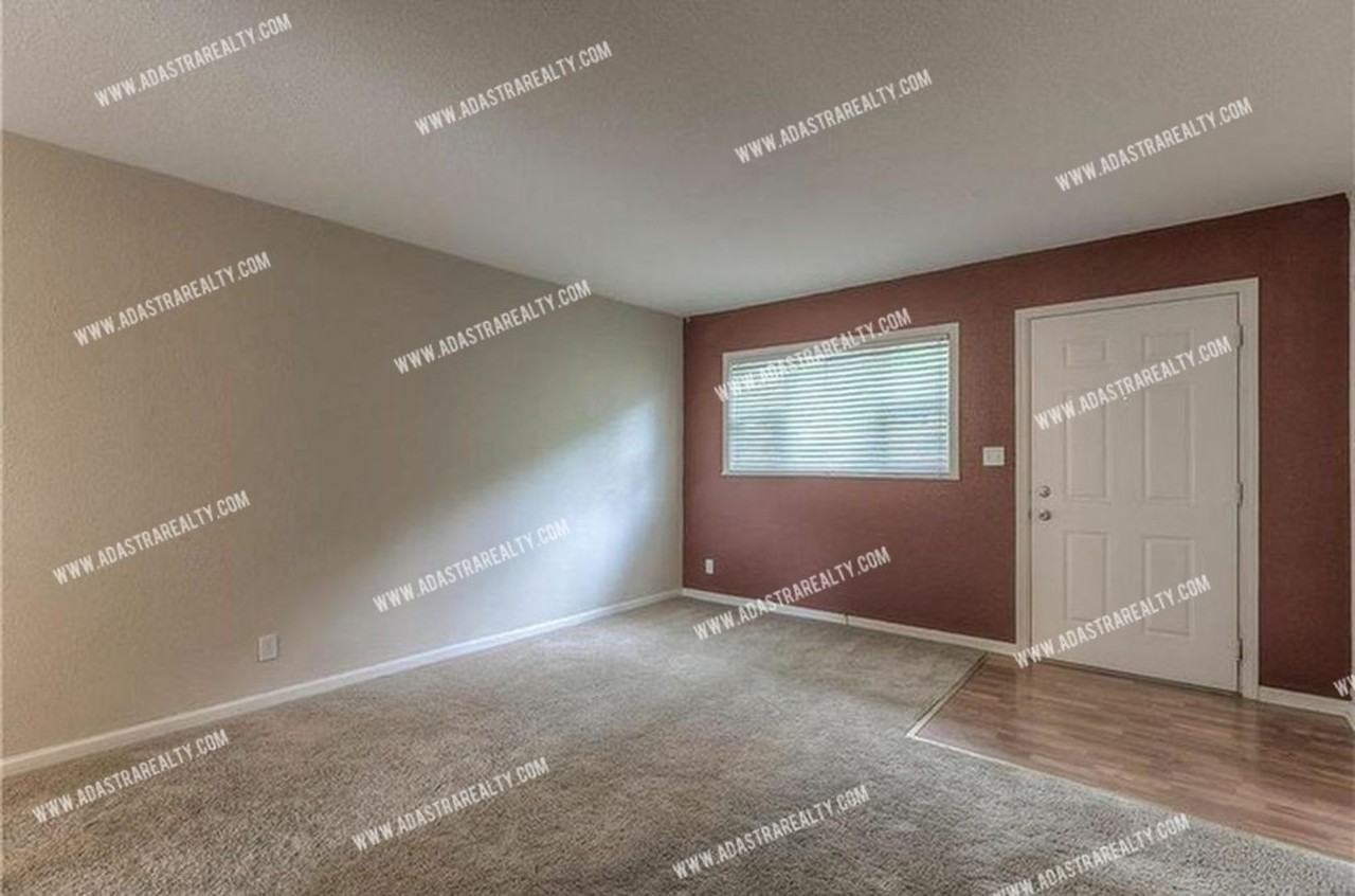 6510 W 83rd St - Photo 4 of 17