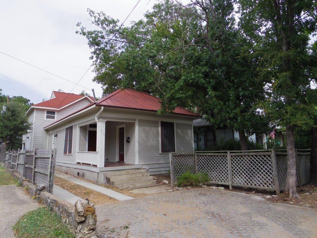 306 W 35th St - Photo 2 of 20