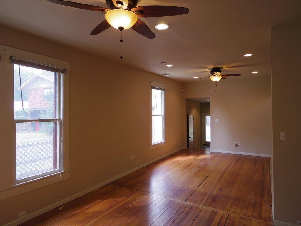 306 W 35th St - Photo 7 of 20