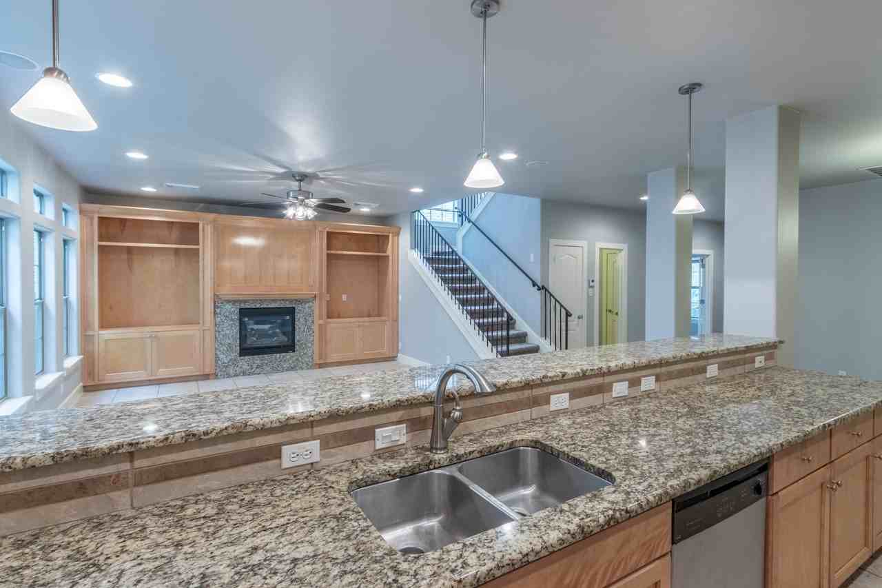 306 E 34th St #A - Photo 3 of 28