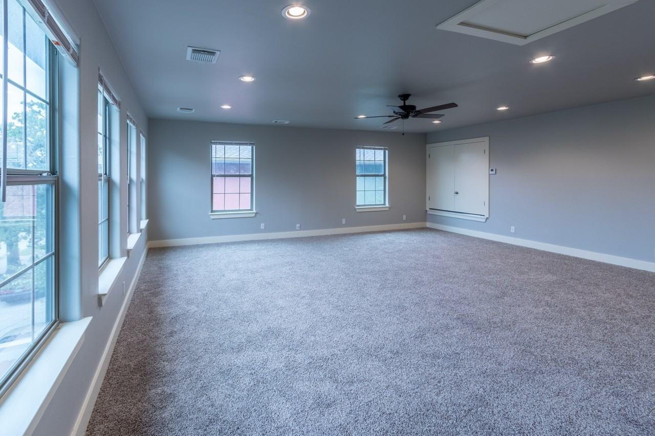 306 E 34th St #A - Photo 5 of 28