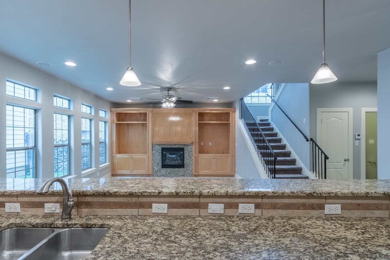 306 E 34th St #A - Photo 7 of 28