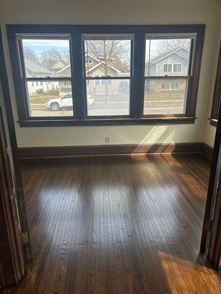 903 Newton Ave N - Photo 2 of 14