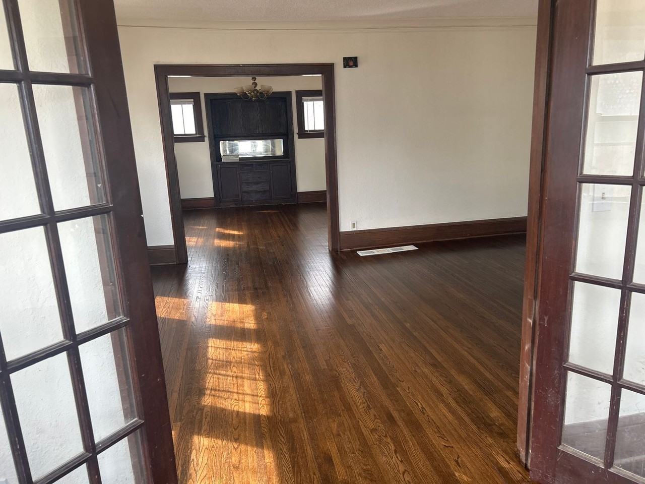 903 Newton Ave N - Photo 3 of 14