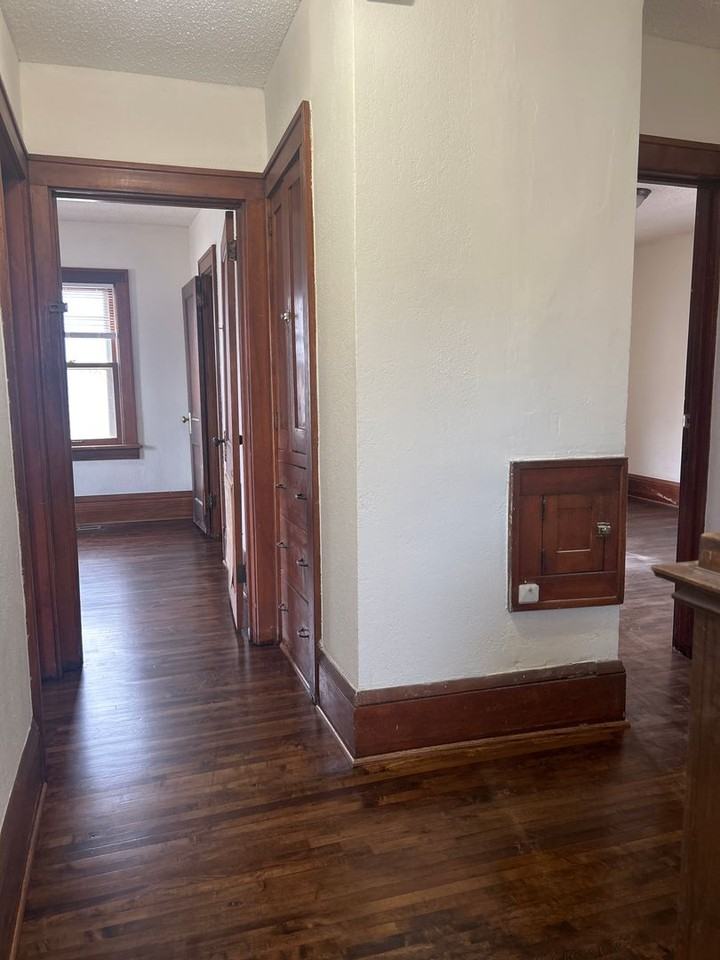 903 Newton Ave N - Photo 6 of 14
