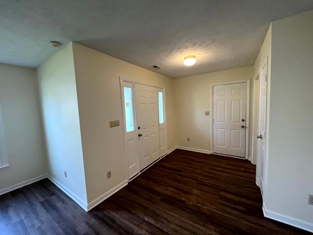 2154 Skyview Dr - Photo 2 of 18