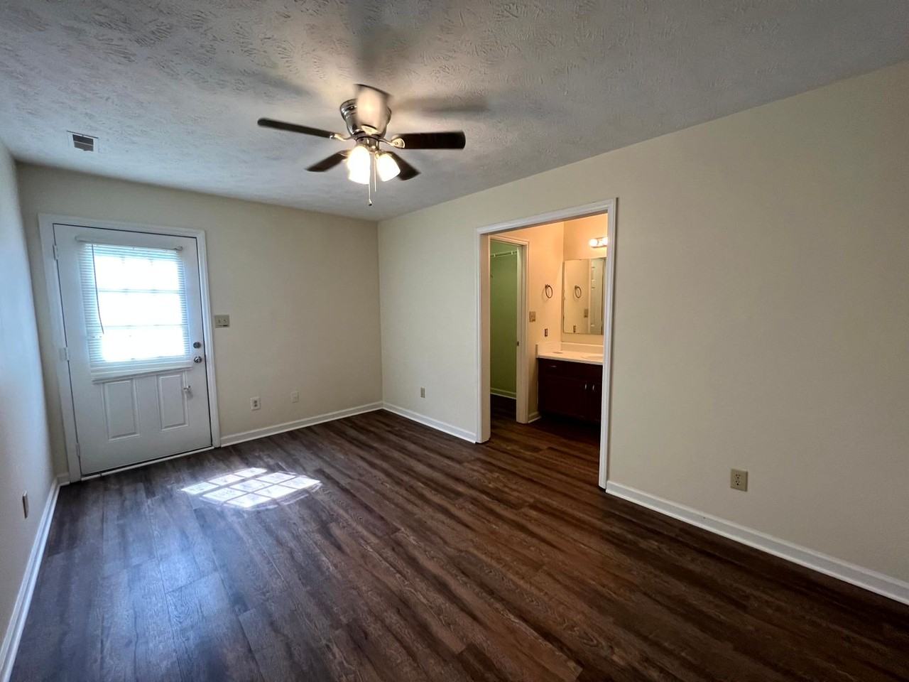 2154 Skyview Dr - Photo 3 of 18