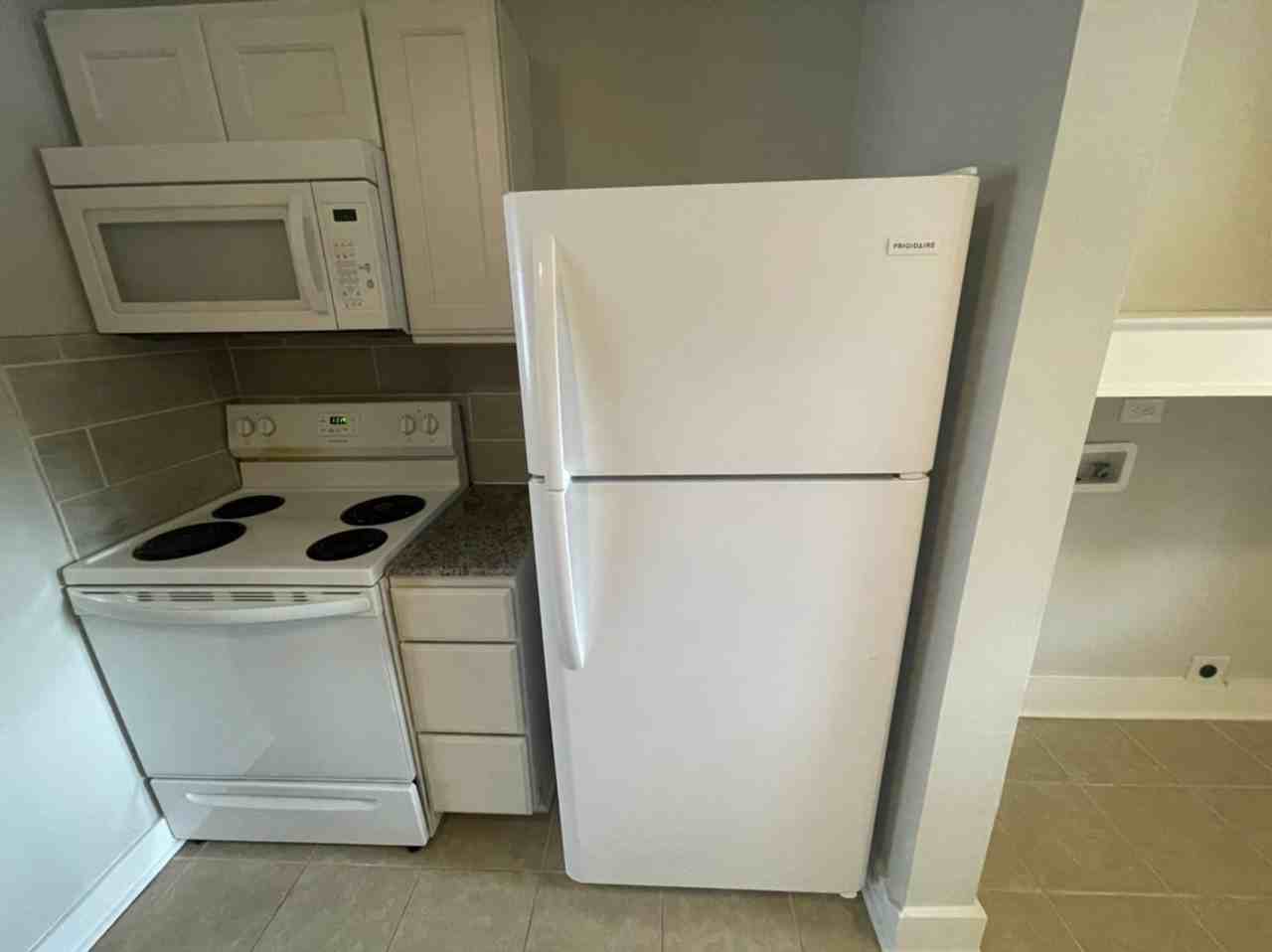 232 Woodrow St Apt D - Photo 6 of 13