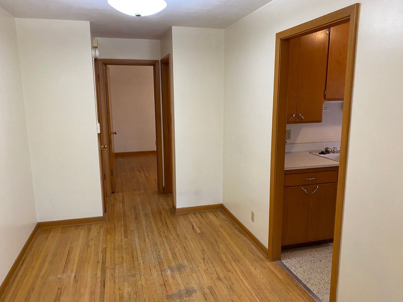 1215 G - Photo 3 of 7