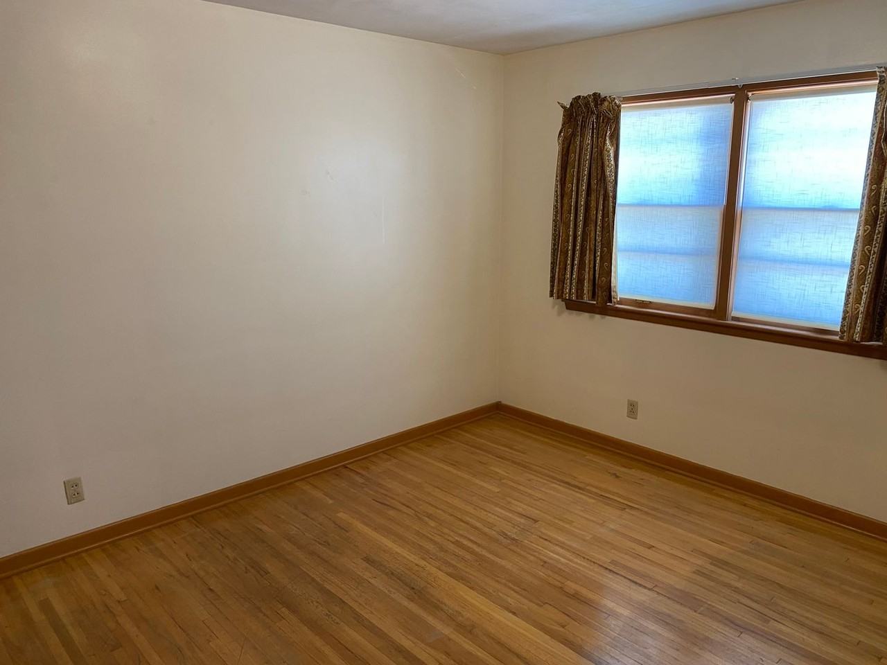 1215 G - Photo 6 of 7