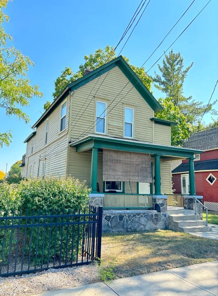 808 Sheldon Ave Se