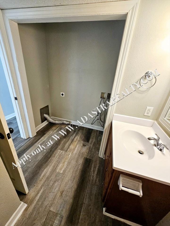 917 Sw Imperial Ln - Photo 6 of 28