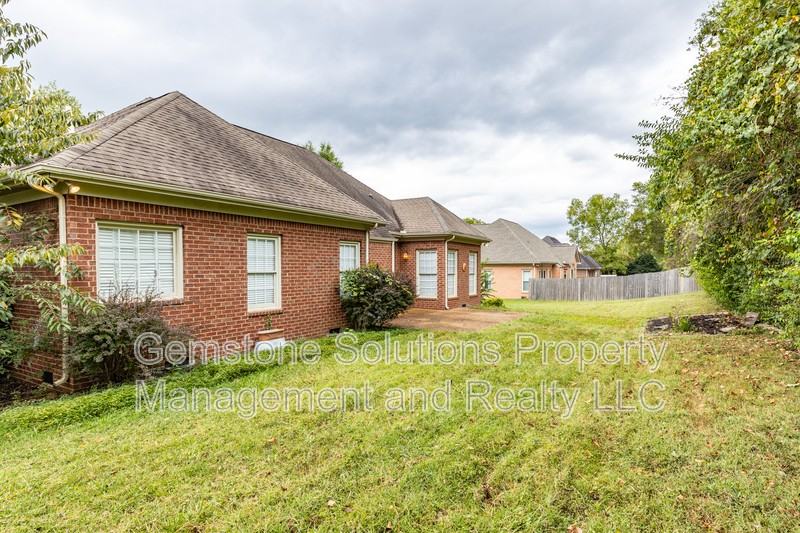 2822 Tweed Pl - Photo 2 of 40
