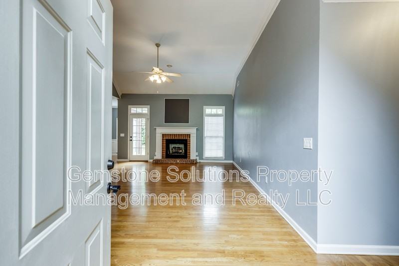 2822 Tweed Pl - Photo 3 of 40