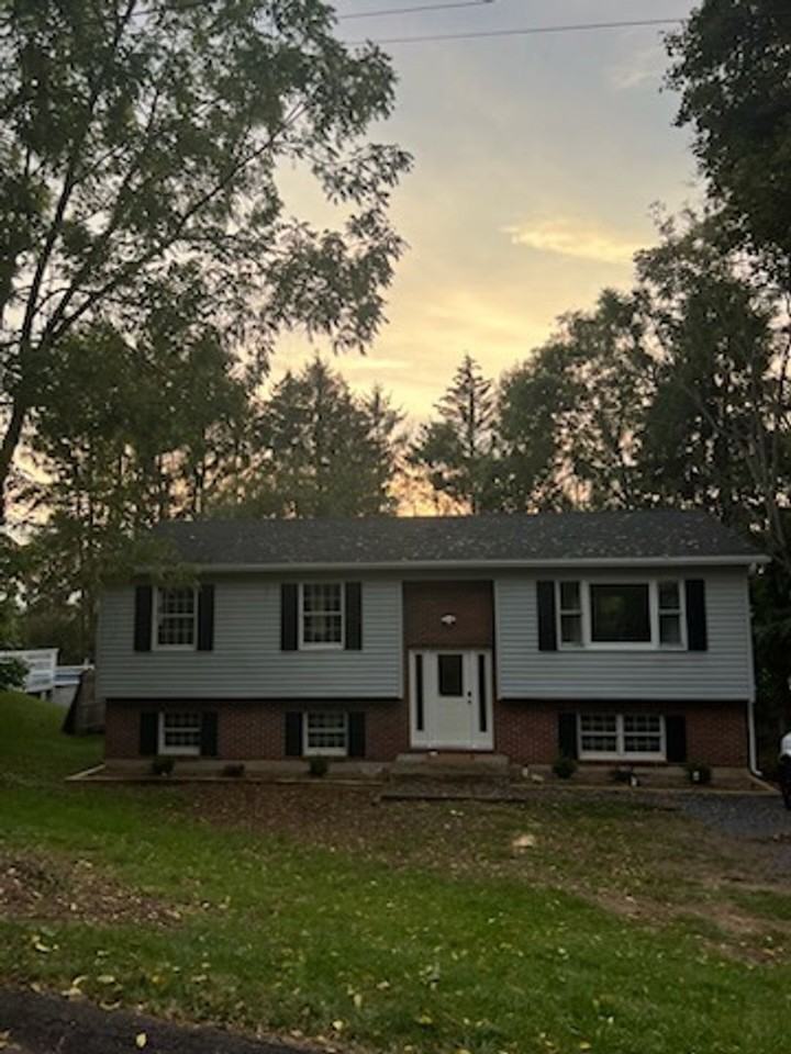 820 Thompson Street - Photo 2 of 11