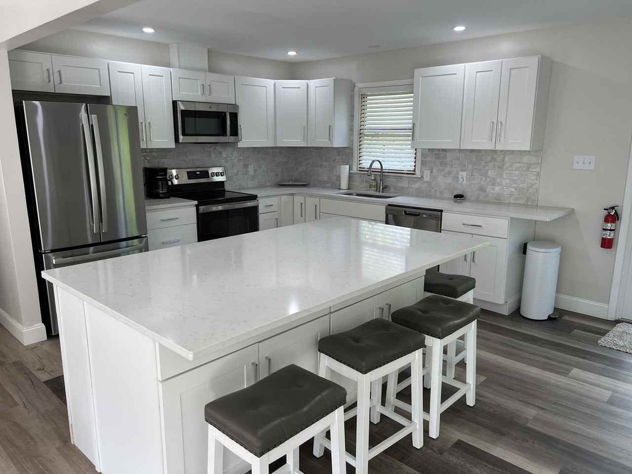 820 Thompson Street - Photo 3 of 11