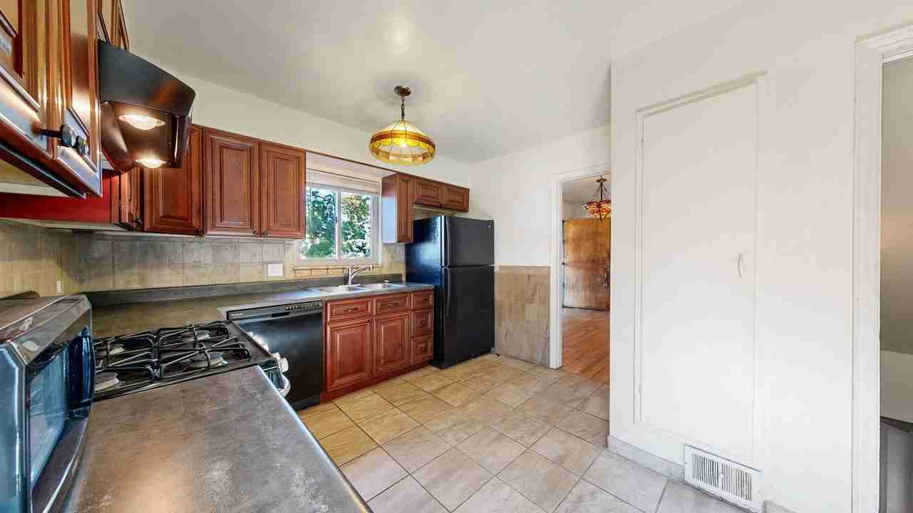 2370 E Ohio Ave - Photo 3 of 39