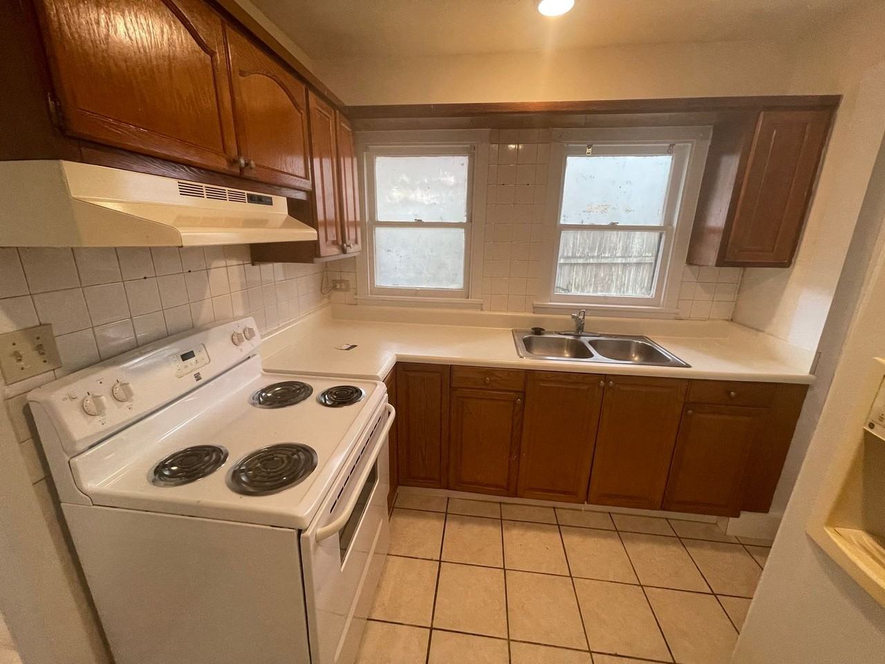 322 Gottsche Ave - Photo 3 of 13