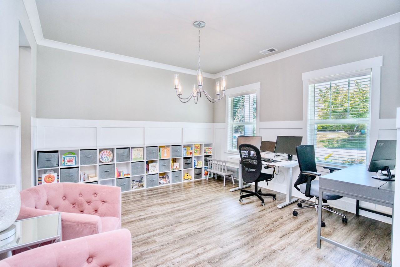 209 Dillon Cir - Photo 2 of 33