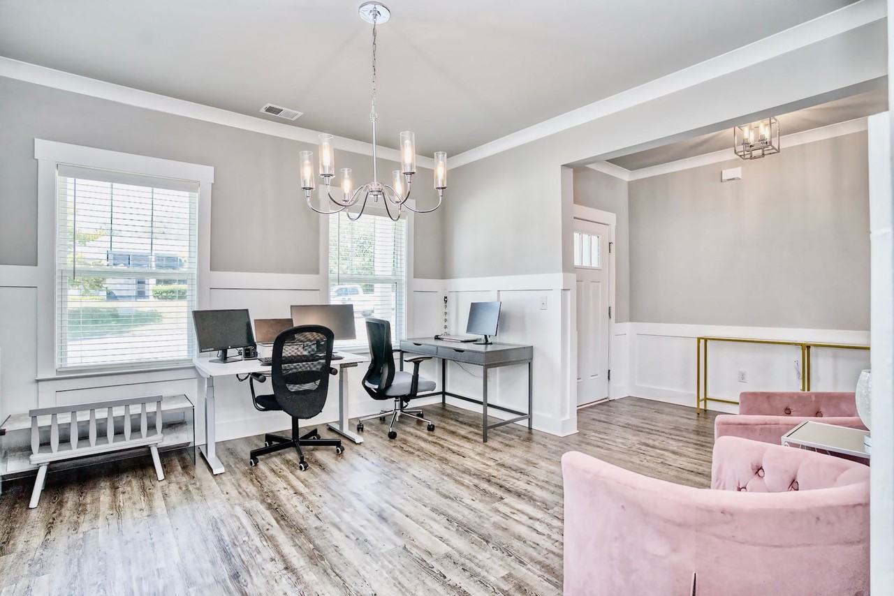 209 Dillon Cir - Photo 3 of 33