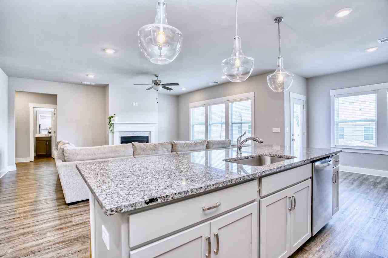 209 Dillon Cir - Photo 5 of 33