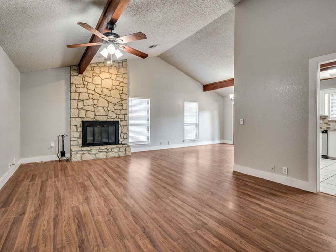 2413 Appleway St - Photo 3 of 17