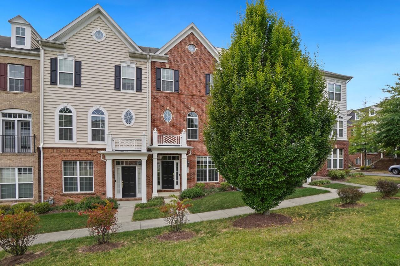 505 Jurgensen Pl - Photo 2 of 30