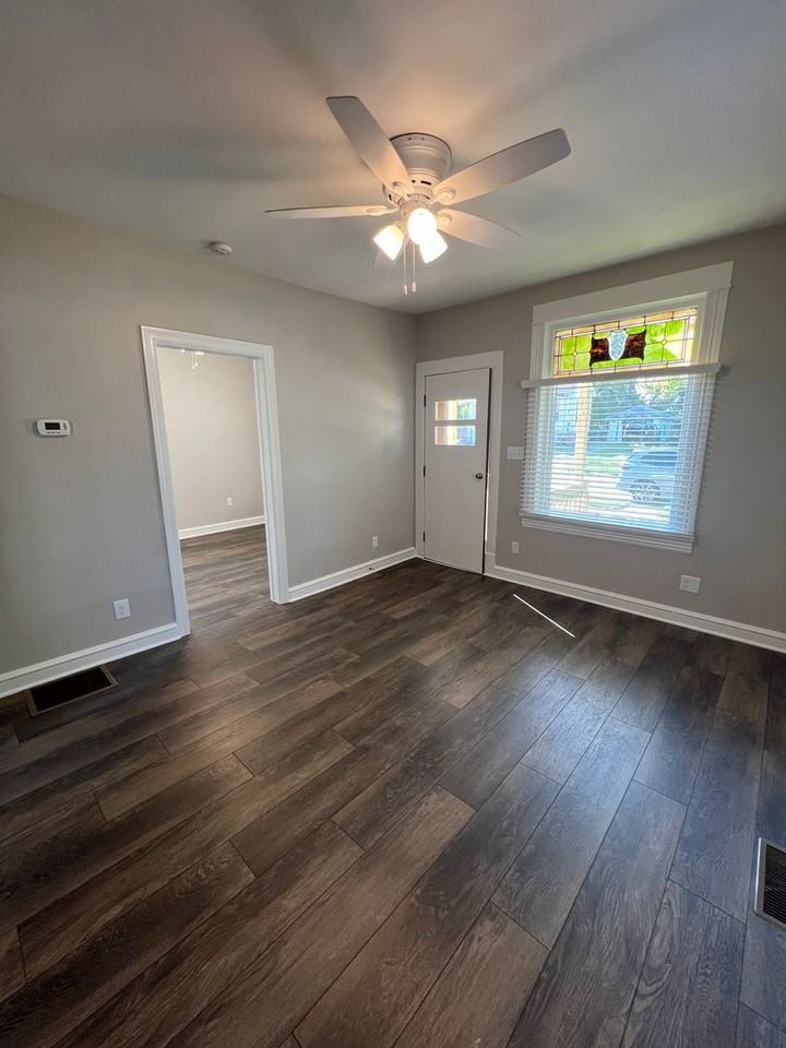1215 W Elm St - Photo 3 of 15