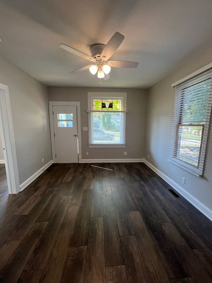 1215 W Elm St - Photo 4 of 15