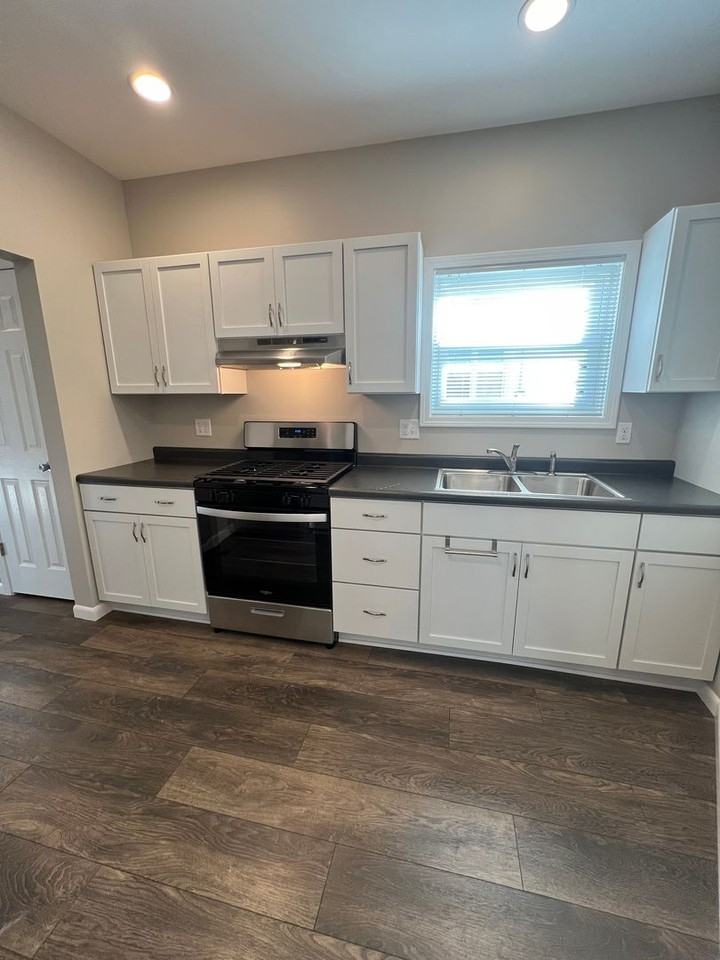 1215 W Elm St - Photo 6 of 15