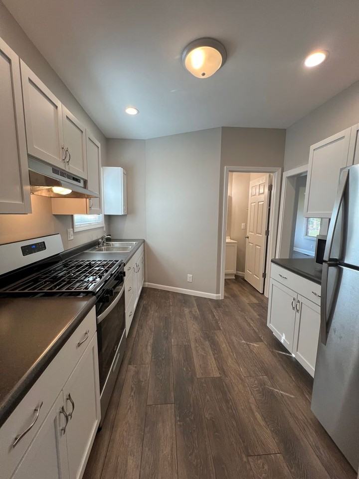 1215 W Elm St - Photo 7 of 15