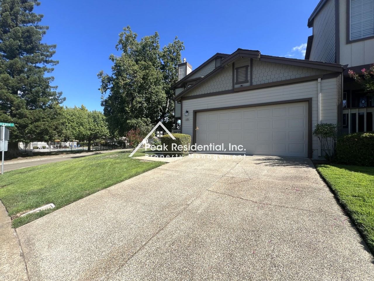 1131 Lantern View Dr - Photo 2 of 28