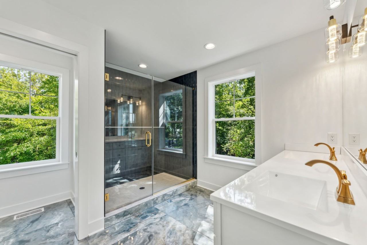 4 Blackhorse Woods Ln - Photo 2 of 34