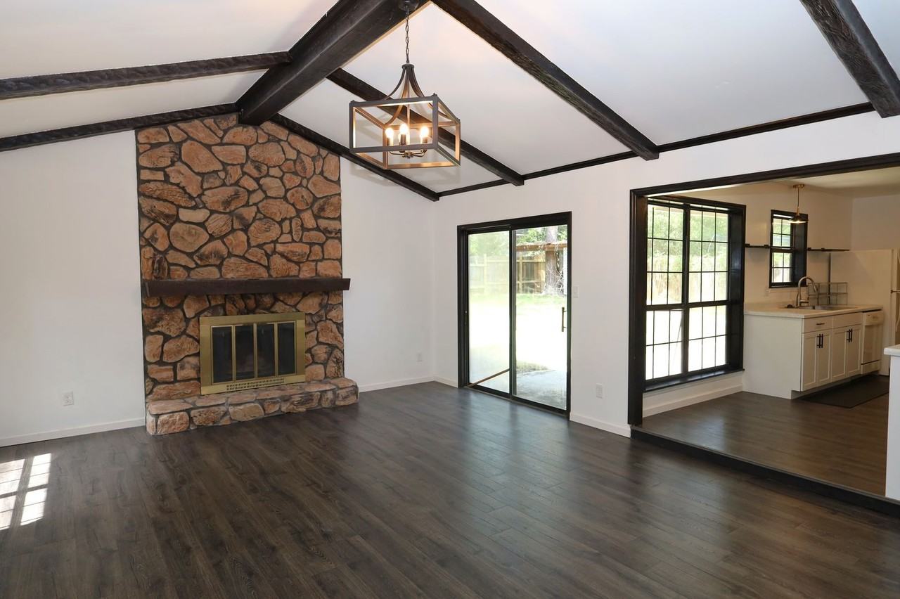 2208 Northwood Cir - Photo 2 of 14