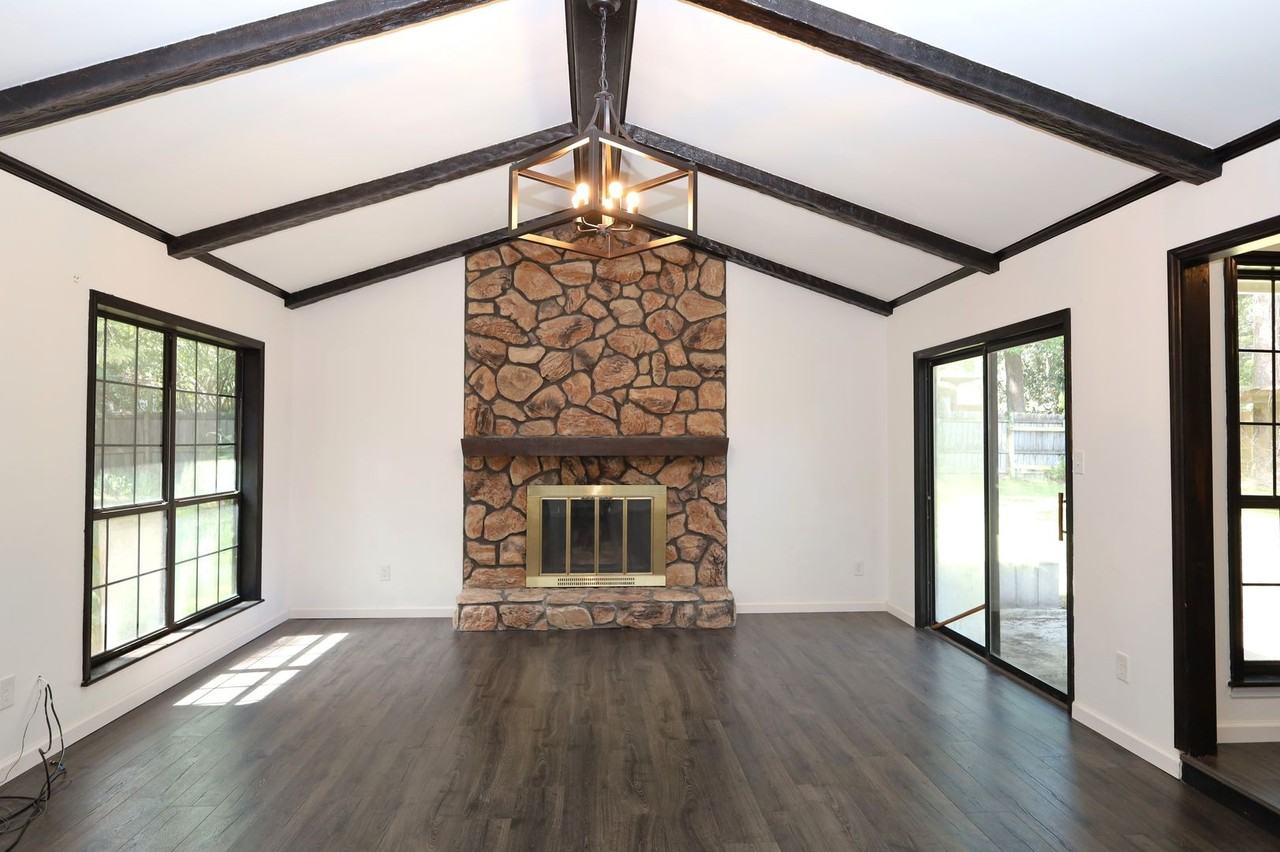2208 Northwood Cir - Photo 3 of 14