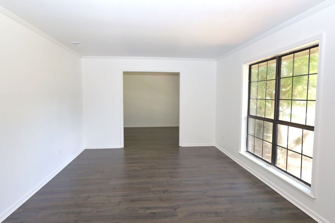 2208 Northwood Cir - Photo 4 of 14