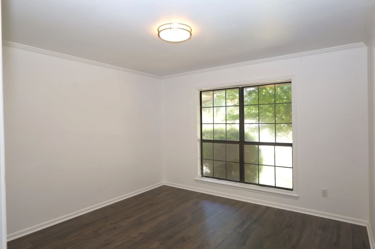 2208 Northwood Cir - Photo 5 of 14