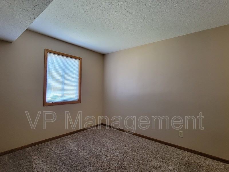 18 Park Crest Ct - Photo 3 of 10